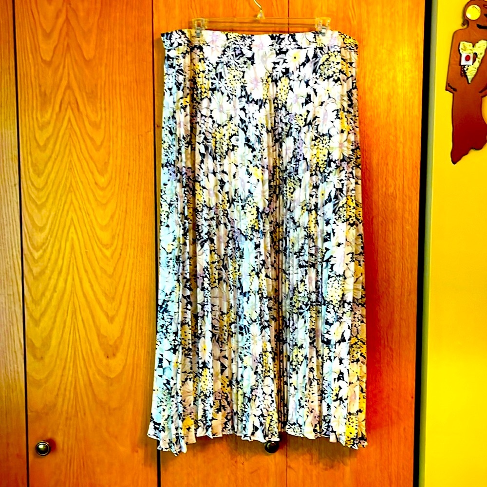 Chaps XL long pull on elastic waist broomstick skirt lined pretty floral EUC